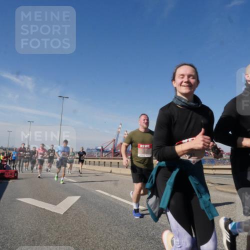 03.10.2025 - Köhlbrandbrückenlauf Matties Gatica Varas http://msf.ph/oto/9003535 03.10.2025 12:57:09 Position 2 6759 meine-sportfotos.de