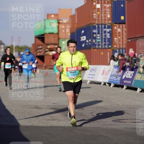 03.10.2025 - Köhlbrandbrückenlauf Michael Burmester http://msf.ph/oto/9003539 03.10.2025 10:06:38 Ziel 1328, 2431, 3016, 3177, 3198, 3411, 3481 meine-sportfotos.de
