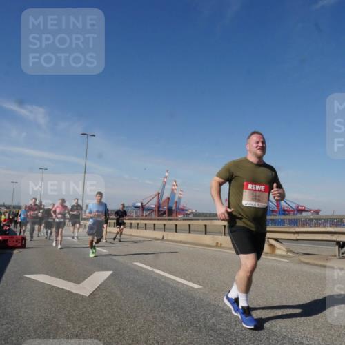 03.10.2025 - Köhlbrandbrückenlauf Matties Gatica Varas http://msf.ph/oto/9003542 03.10.2025 12:57:10 Position 2 6759, 118 meine-sportfotos.de