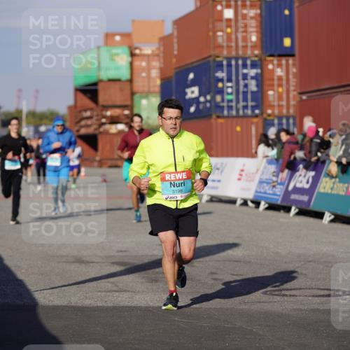 03.10.2025 - Köhlbrandbrückenlauf Michael Burmester http://msf.ph/oto/9003551 03.10.2025 10:06:38 Ziel 1328, 2431, 3016, 3177, 3198, 3411, 3481 meine-sportfotos.de