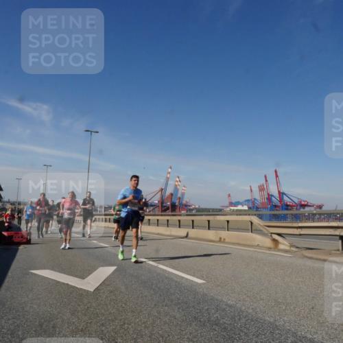 03.10.2025 - Köhlbrandbrückenlauf Matties Gatica Varas http://msf.ph/oto/9003555 03.10.2025 12:57:11 Position 2 111 meine-sportfotos.de