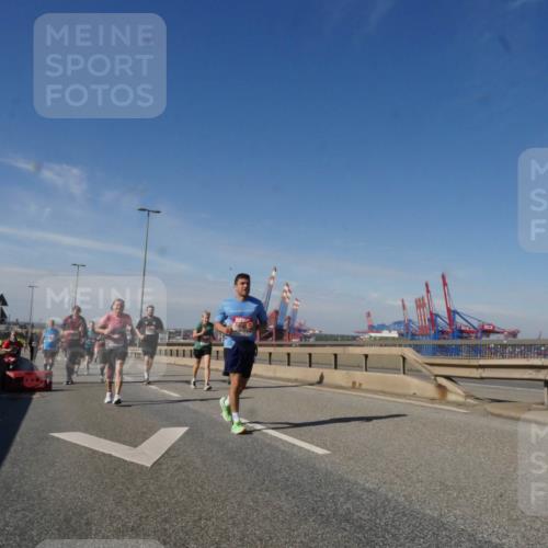 03.10.2025 - Köhlbrandbrückenlauf Matties Gatica Varas http://msf.ph/oto/9003559 03.10.2025 12:57:11 Position 2  meine-sportfotos.de