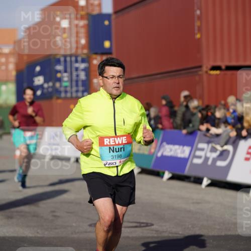 03.10.2025 - Köhlbrandbrückenlauf Michael Burmester http://msf.ph/oto/9003563 03.10.2025 10:06:39 Ziel 1328, 2431, 3177, 3198, 3411, 3481 meine-sportfotos.de