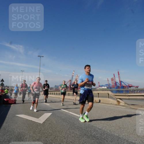 03.10.2025 - Köhlbrandbrückenlauf Matties Gatica Varas http://msf.ph/oto/9003571 03.10.2025 12:57:12 Position 2  meine-sportfotos.de