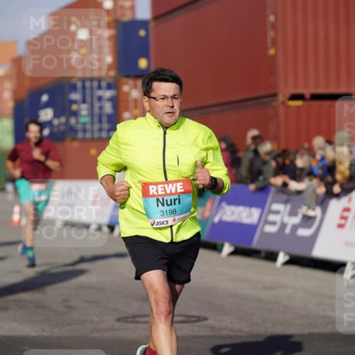 03.10.2025 - Köhlbrandbrückenlauf Michael Burmester http://msf.ph/oto/9003574 03.10.2025 10:06:39 Ziel 1328, 2431, 3177, 3198, 3411, 3481 meine-sportfotos.de