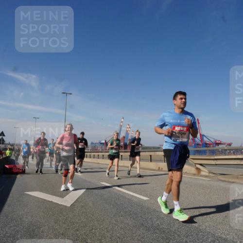 03.10.2025 - Köhlbrandbrückenlauf Matties Gatica Varas http://msf.ph/oto/9003579 03.10.2025 12:57:13 Position 2  meine-sportfotos.de
