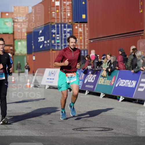 03.10.2025 - Köhlbrandbrückenlauf Michael Burmester http://msf.ph/oto/9003583 03.10.2025 10:06:40 Ziel 1328, 2431, 3177, 3198, 3411, 3481 meine-sportfotos.de