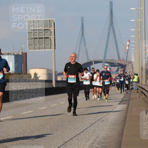 03.10.2025 - Köhlbrandbrückenlauf Luisa Fischer http://msf.ph/oto/9003594 03.10.2025 10:45:24 Position 3 281, 3211 meine-sportfotos.de