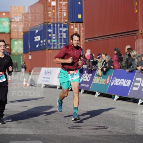 03.10.2025 - Köhlbrandbrückenlauf Michael Burmester http://msf.ph/oto/9003597 03.10.2025 10:06:40 Ziel 1328, 2431, 3177, 3198, 3411, 3481 meine-sportfotos.de