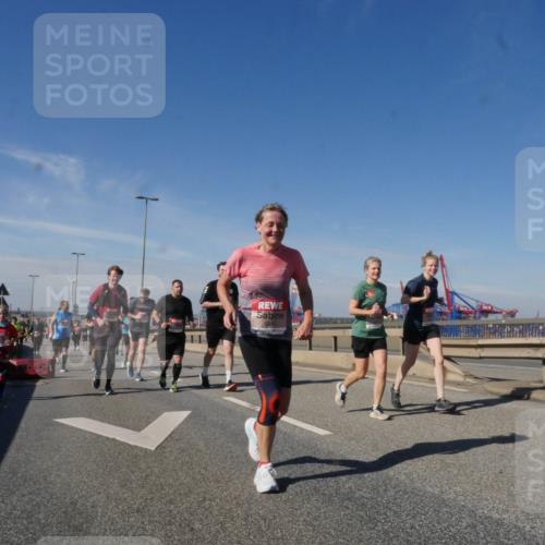 03.10.2025 - Köhlbrandbrückenlauf Matties Gatica Varas http://msf.ph/oto/9003598 03.10.2025 12:57:14 Position 2  meine-sportfotos.de