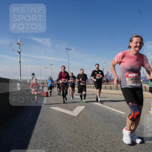 03.10.2025 - Köhlbrandbrückenlauf Matties Gatica Varas http://msf.ph/oto/9003608 03.10.2025 12:57:15 Position 2 5402 meine-sportfotos.de