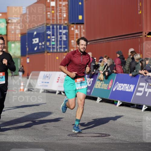 03.10.2025 - Köhlbrandbrückenlauf Michael Burmester http://msf.ph/oto/9003609 03.10.2025 10:06:40 Ziel 1328, 2431, 3177, 3198, 3411, 3481 meine-sportfotos.de