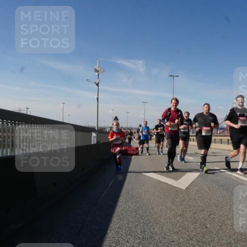 03.10.2025 - Köhlbrandbrückenlauf Matties Gatica Varas http://msf.ph/oto/9003614 03.10.2025 12:57:15 Position 2  meine-sportfotos.de