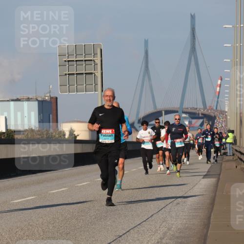 03.10.2025 - Köhlbrandbrückenlauf Luisa Fischer http://msf.ph/oto/9003615 03.10.2025 10:45:25 Position 3 2811, 3211 meine-sportfotos.de