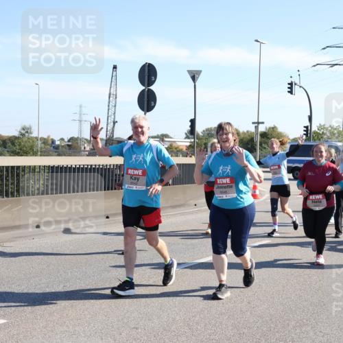 03.10.2025 - Köhlbrandbrückenlauf Julia Fischer http://msf.ph/oto/9003616 03.10.2025 12:22:48 Position 3 1, 6542, 6546, 5507 meine-sportfotos.de