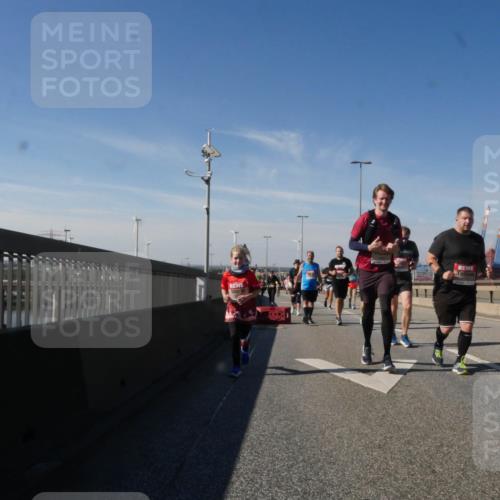 03.10.2025 - Köhlbrandbrückenlauf Matties Gatica Varas http://msf.ph/oto/9003620 03.10.2025 12:57:15 Position 2  meine-sportfotos.de