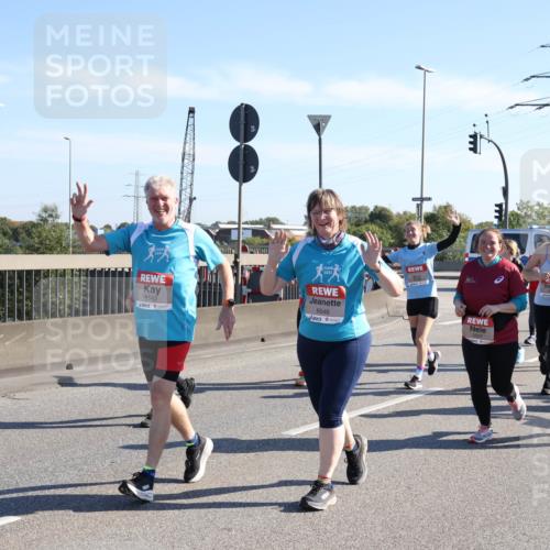 03.10.2025 - Köhlbrandbrückenlauf Julia Fischer http://msf.ph/oto/9003622 03.10.2025 12:22:49 Position 3 6542, 6546, 121 meine-sportfotos.de