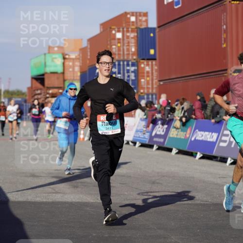 03.10.2025 - Köhlbrandbrückenlauf Michael Burmester http://msf.ph/oto/9003627 03.10.2025 10:06:41 Ziel 1328, 1449, 3177, 3198, 3411 meine-sportfotos.de