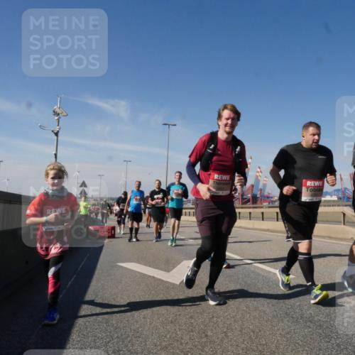 03.10.2025 - Köhlbrandbrückenlauf Matties Gatica Varas http://msf.ph/oto/9003636 03.10.2025 12:57:16 Position 2 482, 7 meine-sportfotos.de
