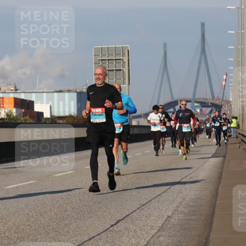 03.10.2025 - Köhlbrandbrückenlauf Luisa Fischer http://msf.ph/oto/9003637 03.10.2025 10:45:27 Position 3 3211 meine-sportfotos.de