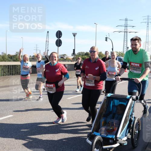 03.10.2025 - Köhlbrandbrückenlauf Julia Fischer http://msf.ph/oto/9003640 03.10.2025 12:22:50 Position 3 546, 5507, 5533, 4239 meine-sportfotos.de