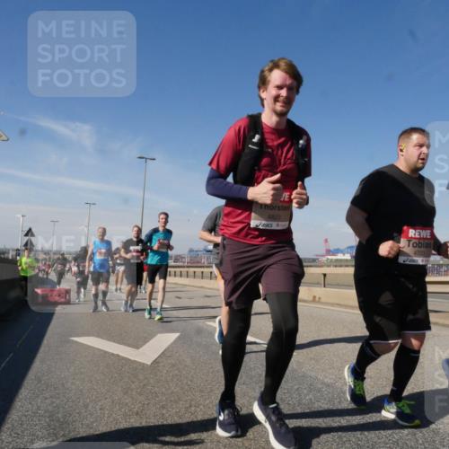 03.10.2025 - Köhlbrandbrückenlauf Matties Gatica Varas http://msf.ph/oto/9003642 03.10.2025 12:57:17 Position 2 4823, 4733, 7 meine-sportfotos.de