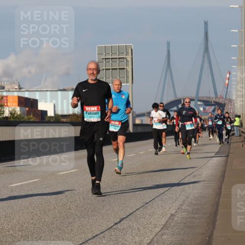 03.10.2025 - Köhlbrandbrückenlauf Luisa Fischer http://msf.ph/oto/9003645 03.10.2025 10:45:27 Position 3 3211 meine-sportfotos.de