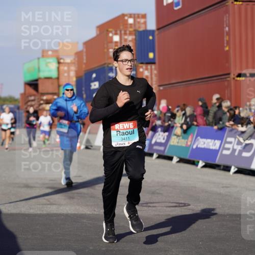 03.10.2025 - Köhlbrandbrückenlauf Michael Burmester http://msf.ph/oto/9003650 03.10.2025 10:06:41 Ziel 1328, 1449, 3177, 3198, 3411 meine-sportfotos.de
