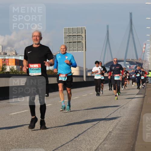 03.10.2025 - Köhlbrandbrückenlauf Luisa Fischer http://msf.ph/oto/9003658 03.10.2025 10:45:28 Position 3 3211 meine-sportfotos.de