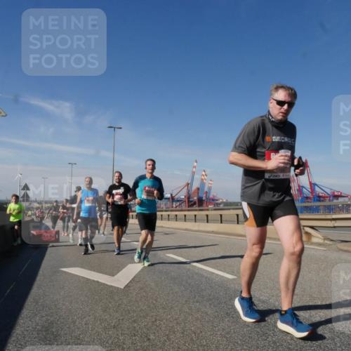 03.10.2025 - Köhlbrandbrückenlauf Matties Gatica Varas http://msf.ph/oto/9003659 03.10.2025 12:57:18 Position 2 18 meine-sportfotos.de