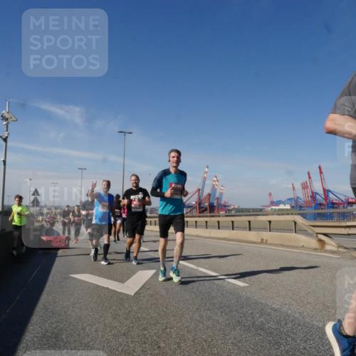 03.10.2025 - Köhlbrandbrückenlauf Matties Gatica Varas http://msf.ph/oto/9003667 03.10.2025 12:57:18 Position 2  meine-sportfotos.de