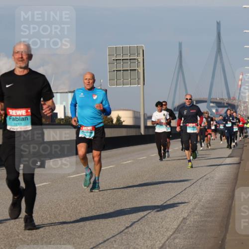03.10.2025 - Köhlbrandbrückenlauf Luisa Fischer http://msf.ph/oto/9003673 03.10.2025 10:45:29 Position 3 3211 meine-sportfotos.de