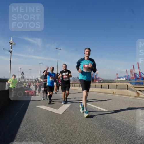 03.10.2025 - Köhlbrandbrückenlauf Matties Gatica Varas http://msf.ph/oto/9003674 03.10.2025 12:57:19 Position 2  meine-sportfotos.de