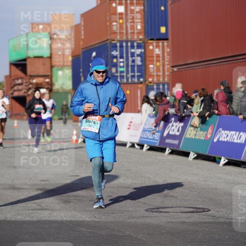 03.10.2025 - Köhlbrandbrückenlauf Michael Burmester http://msf.ph/oto/9003675 03.10.2025 10:06:42 Ziel 1328, 1449, 3177, 3198, 3341, 3411 meine-sportfotos.de