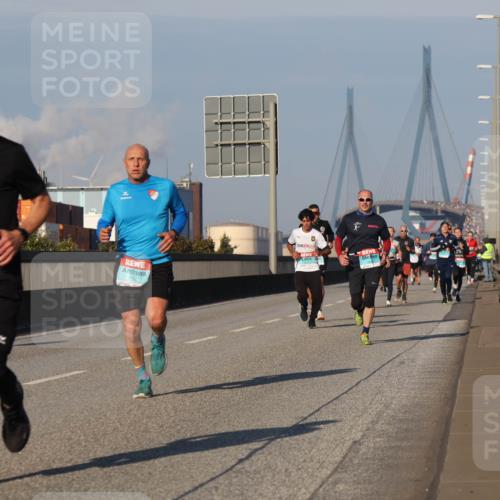 03.10.2025 - Köhlbrandbrückenlauf Luisa Fischer http://msf.ph/oto/9003679 03.10.2025 10:45:29 Position 3  meine-sportfotos.de