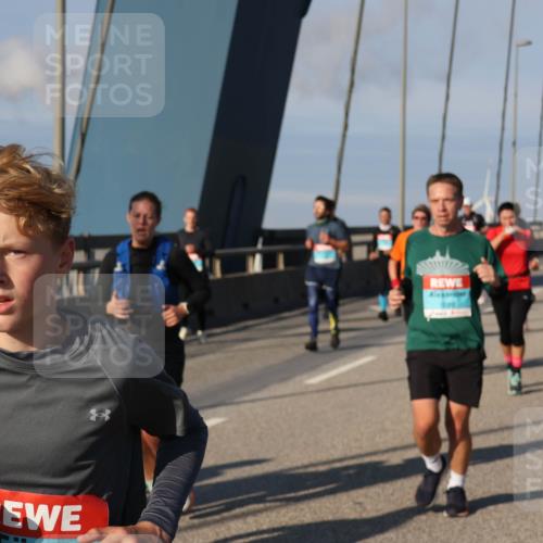03.10.2025 - Köhlbrandbrückenlauf Julia Fischer http://msf.ph/oto/9003682 03.10.2025 09:46:32 Position 2  meine-sportfotos.de