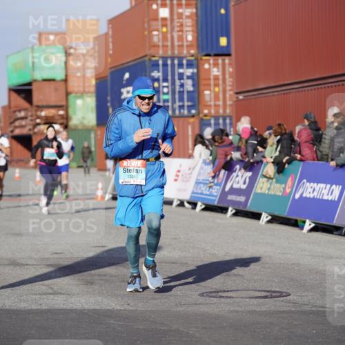 03.10.2025 - Köhlbrandbrückenlauf Michael Burmester http://msf.ph/oto/9003689 03.10.2025 10:06:42 Ziel 1328, 1449, 3177, 3198, 3341, 3411 meine-sportfotos.de