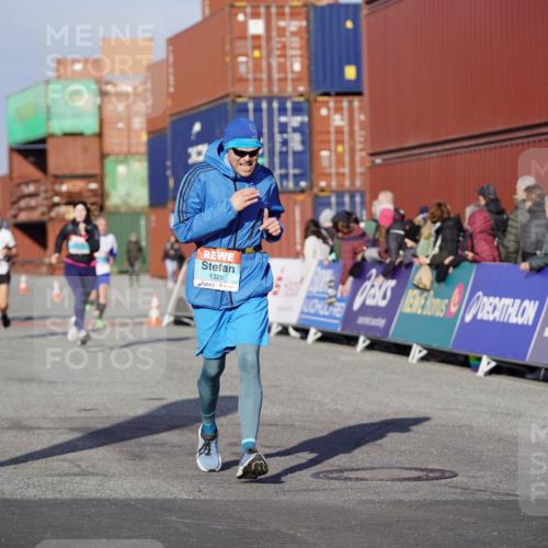 03.10.2025 - Köhlbrandbrückenlauf Michael Burmester http://msf.ph/oto/9003700 03.10.2025 10:06:42 Ziel 1328, 1449, 3177, 3198, 3341, 3411 meine-sportfotos.de