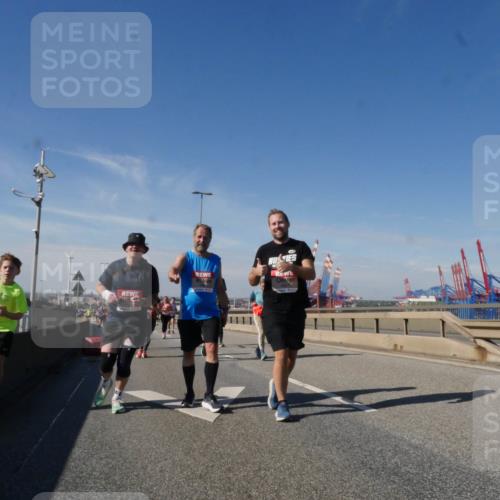03.10.2025 - Köhlbrandbrückenlauf Matties Gatica Varas http://msf.ph/oto/9003701 03.10.2025 12:57:20 Position 2  meine-sportfotos.de