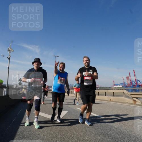 03.10.2025 - Köhlbrandbrückenlauf Matties Gatica Varas http://msf.ph/oto/9003710 03.10.2025 12:57:21 Position 2 5110, 4841 meine-sportfotos.de