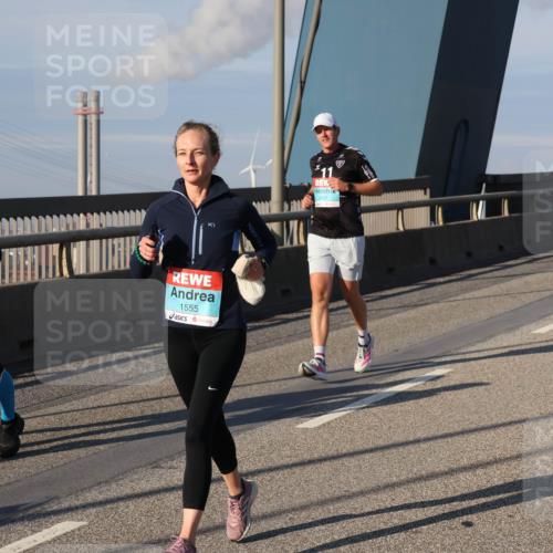 03.10.2025 - Köhlbrandbrückenlauf Julia Fischer http://msf.ph/oto/9003715 03.10.2025 09:46:37 Position 2 2736, 1555, 2431 meine-sportfotos.de