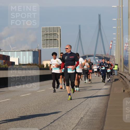 03.10.2025 - Köhlbrandbrückenlauf Luisa Fischer http://msf.ph/oto/9003721 03.10.2025 10:45:31 Position 3  meine-sportfotos.de
