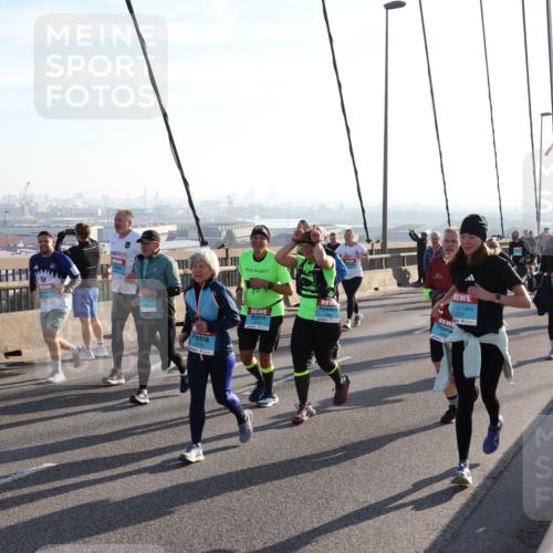 03.10.2025 - Köhlbrandbrückenlauf Julia Fischer http://msf.ph/oto/9003723 03.10.2025 09:30:17 Position 1 24, 3757 meine-sportfotos.de