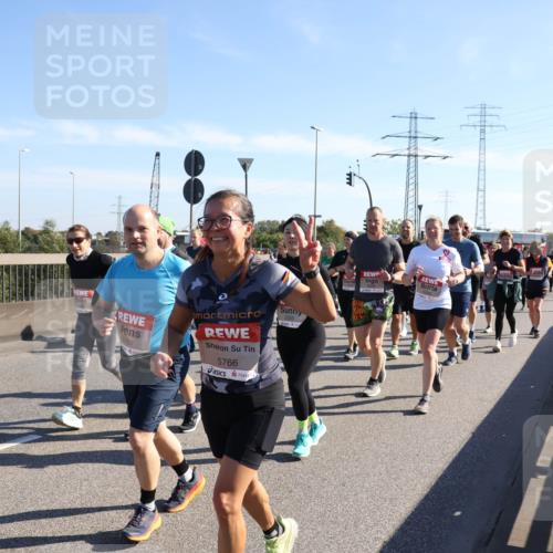 03.10.2025 - Köhlbrandbrückenlauf Julia Fischer http://msf.ph/oto/9003729 03.10.2025 12:22:59 Position 3 5767, 5766, 5345 meine-sportfotos.de