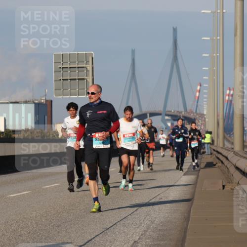03.10.2025 - Köhlbrandbrückenlauf Luisa Fischer http://msf.ph/oto/9003731 03.10.2025 10:45:32 Position 3  meine-sportfotos.de
