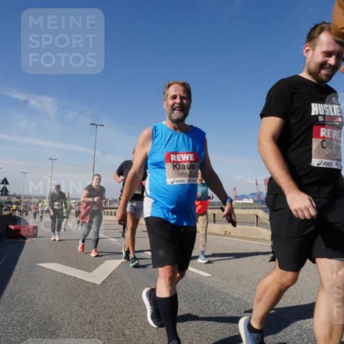 03.10.2025 - Köhlbrandbrückenlauf Matties Gatica Varas http://msf.ph/oto/9003733 03.10.2025 12:57:22 Position 2 4840, 4841 meine-sportfotos.de