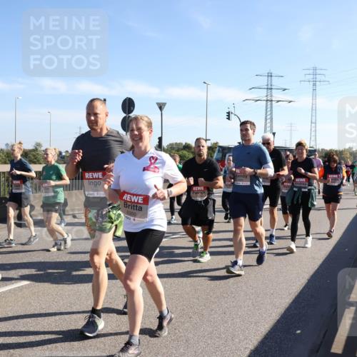 03.10.2025 - Köhlbrandbrückenlauf Julia Fischer http://msf.ph/oto/9003742 03.10.2025 12:23:00 Position 3 5576, 5432, 5350 meine-sportfotos.de