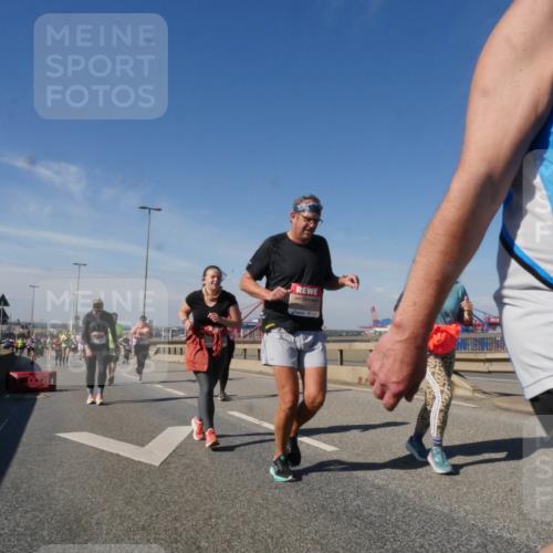 03.10.2025 - Köhlbrandbrückenlauf Matties Gatica Varas http://msf.ph/oto/9003744 03.10.2025 12:57:23 Position 2 5151 meine-sportfotos.de