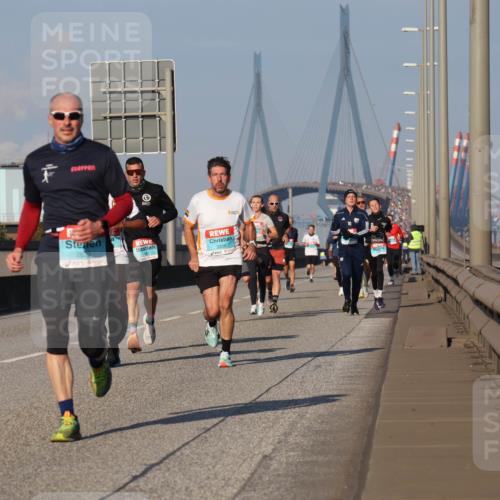 03.10.2025 - Köhlbrandbrückenlauf Luisa Fischer http://msf.ph/oto/9003749 03.10.2025 10:45:33 Position 3 2820, 1167, 3338 meine-sportfotos.de