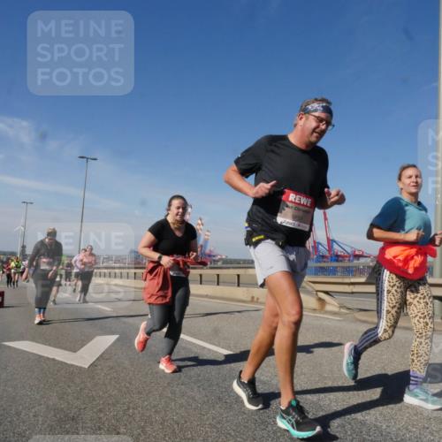 03.10.2025 - Köhlbrandbrückenlauf Matties Gatica Varas http://msf.ph/oto/9003753 03.10.2025 12:57:24 Position 2 5151 meine-sportfotos.de